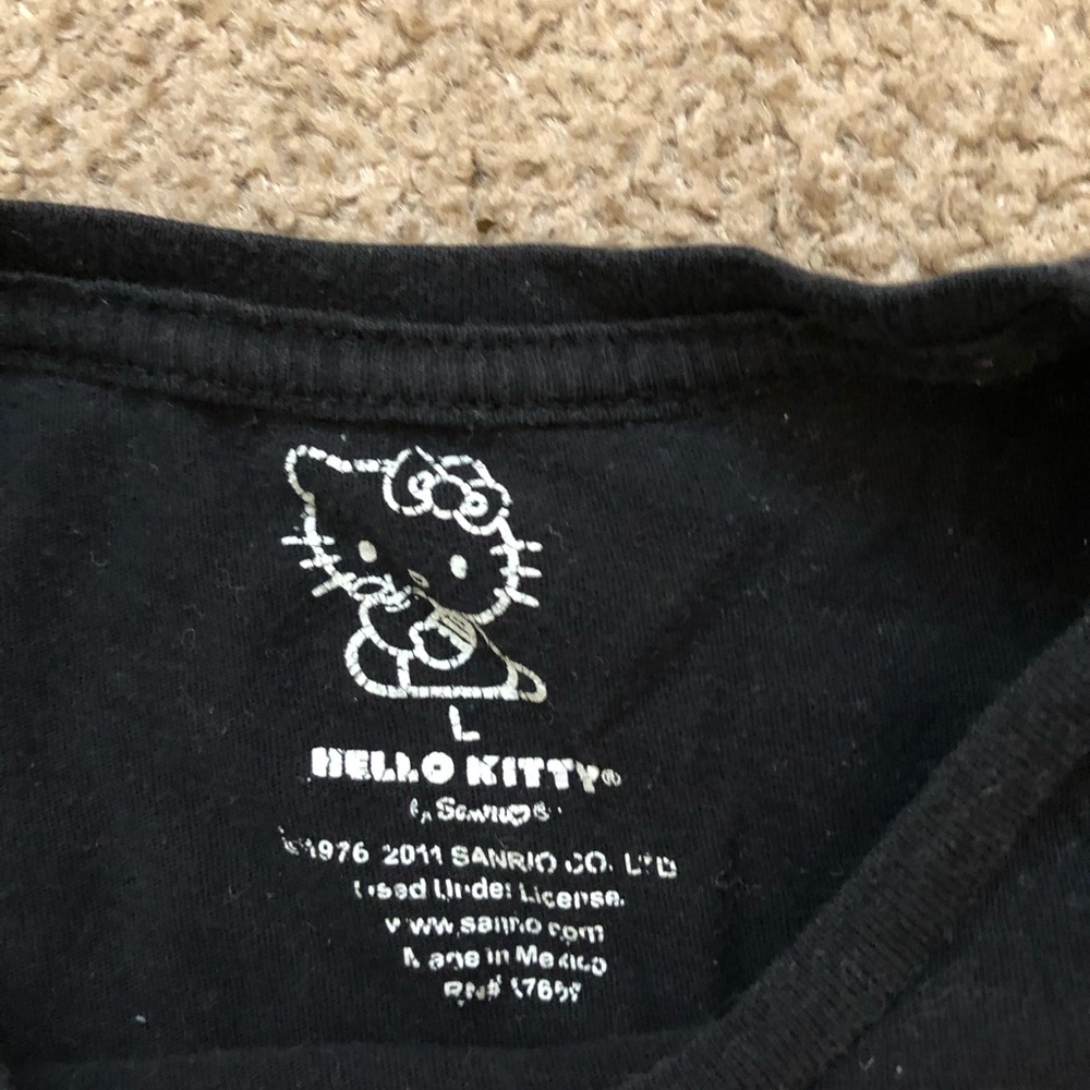 Hello Kitty Tee - Picture 2 of 3